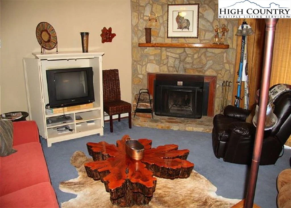 Image number 1 for the current listing