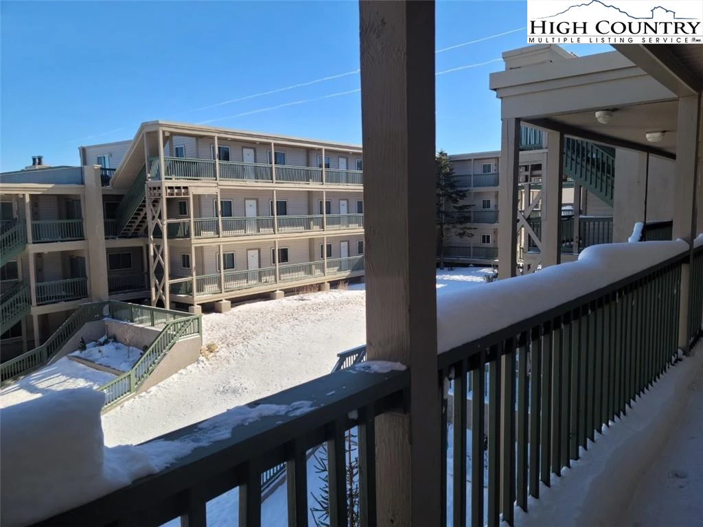 Image number 3 for the current listing