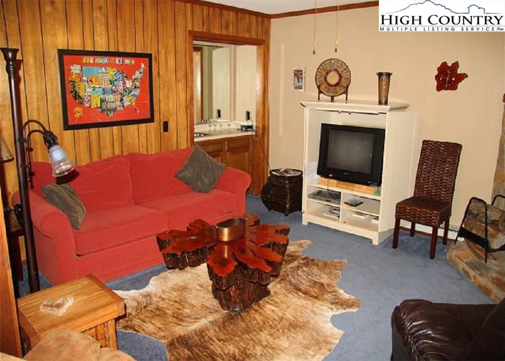 Image number 17 for the current listing