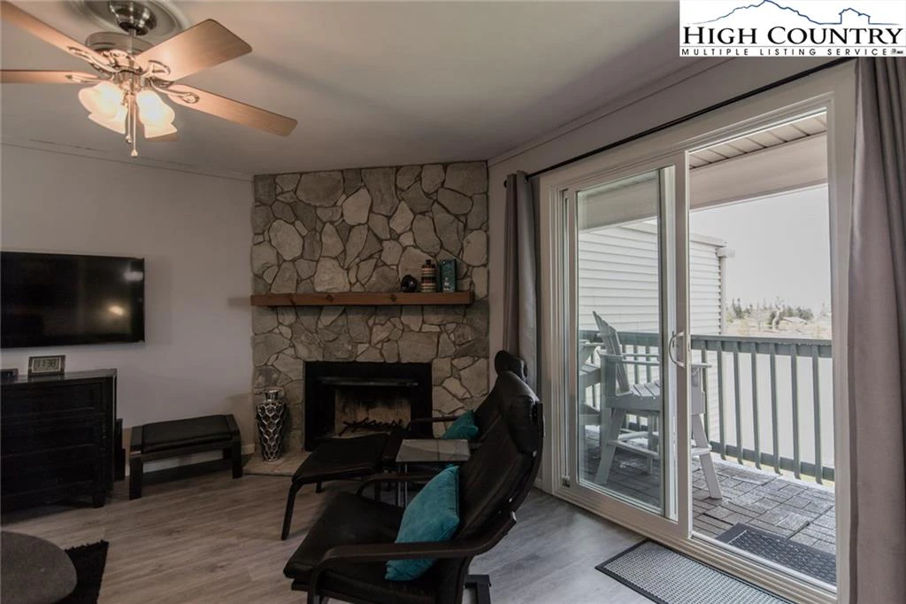Image number 3 for the current listing