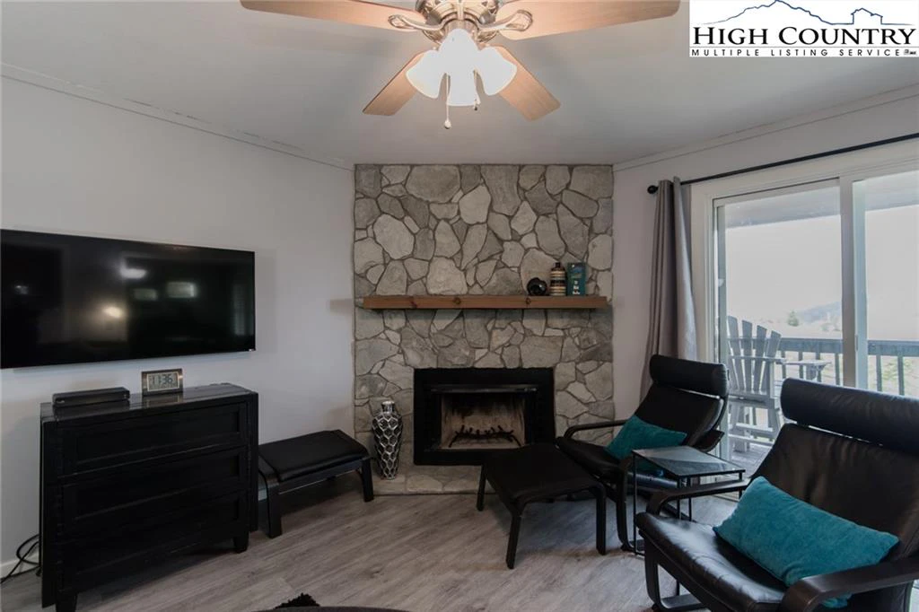 Image number 7 for the current listing