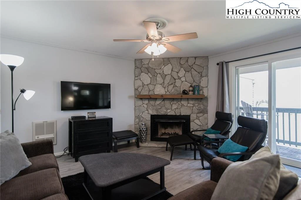 Image number 8 for the current listing