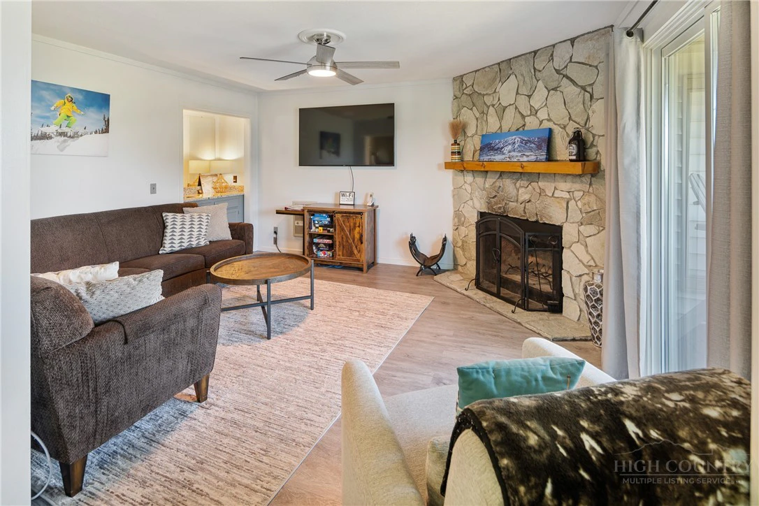Image number 3 for the current listing