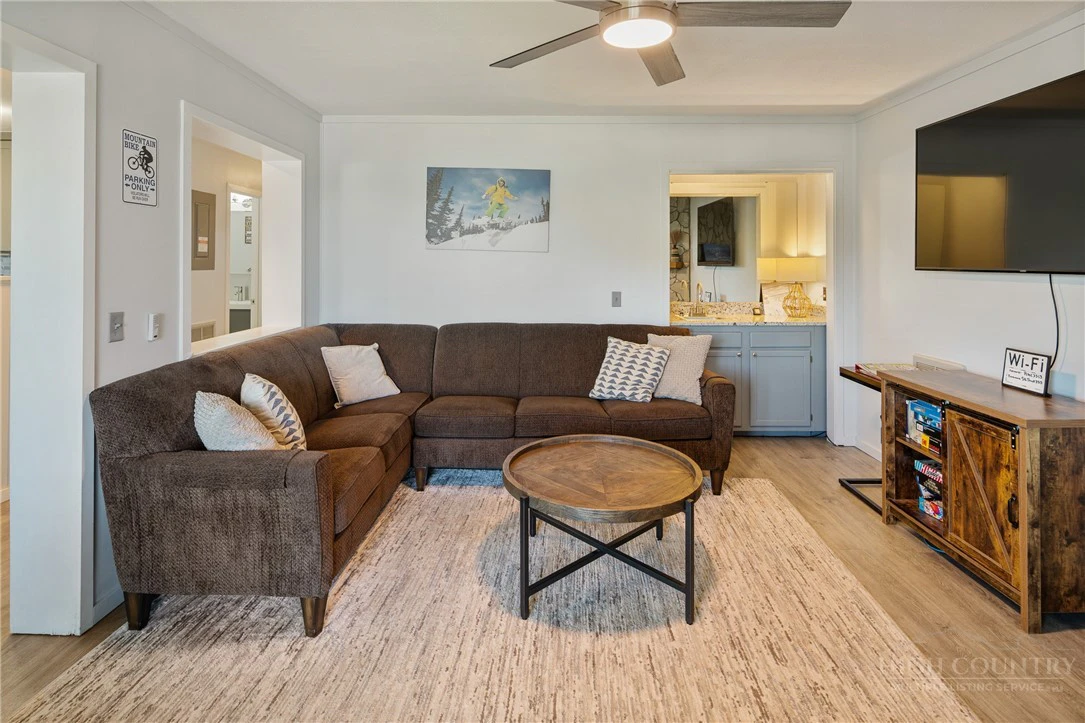 Image number 4 for the current listing