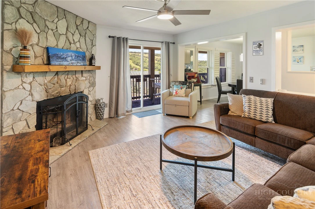 Image number 5 for the current listing