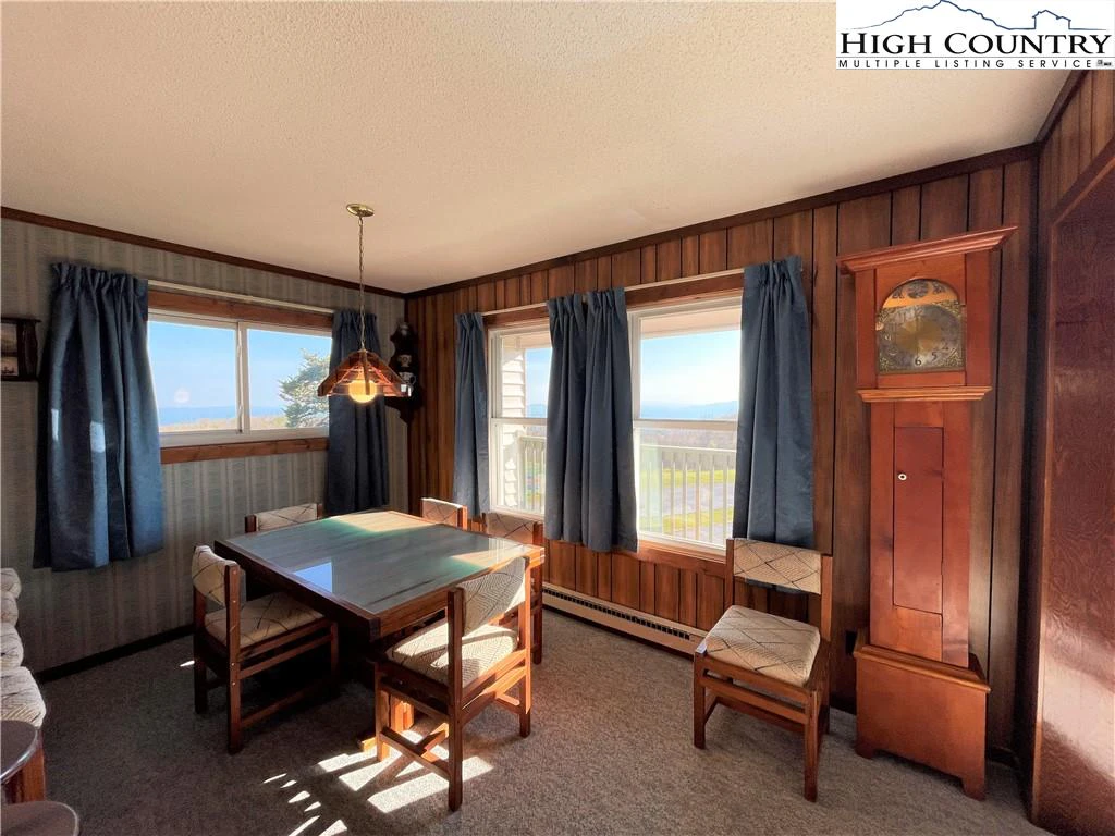 Image number 19 for the current listing