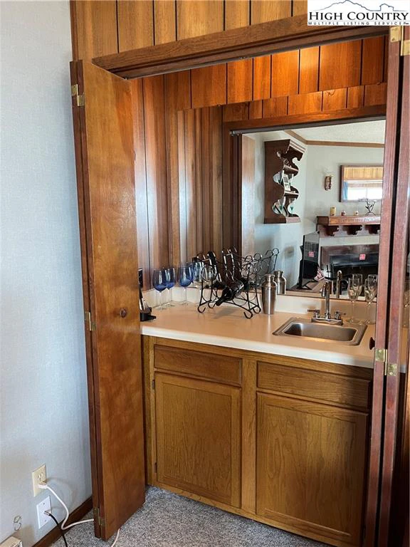Image number 16 for the current listing