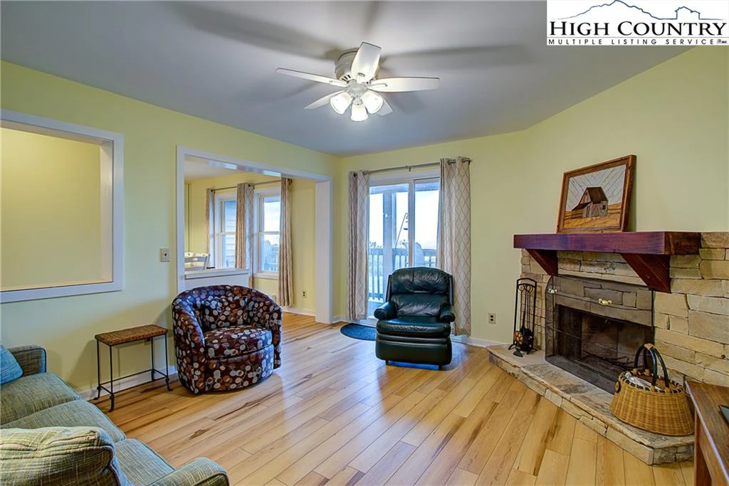 Image number 10 for the current listing