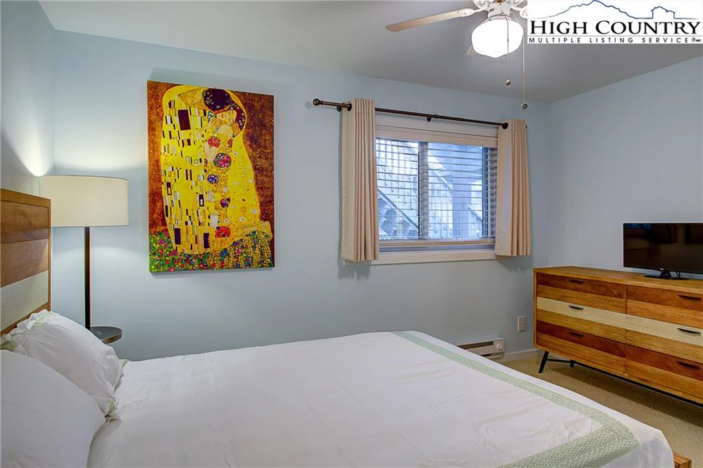 Image number 6 for the current listing