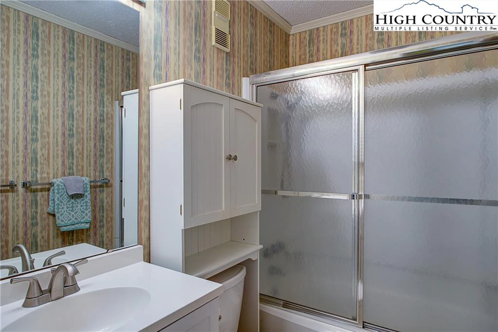 Image number 7 for the current listing