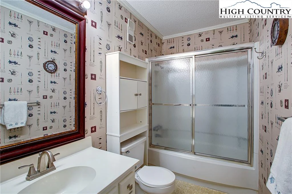 Image number 9 for the current listing