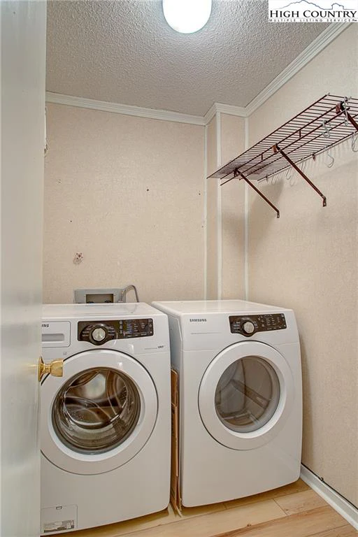 Image number 2 for the current listing