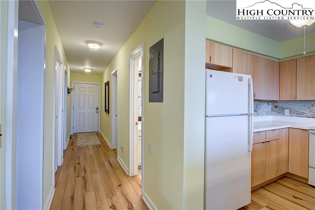 Image number 11 for the current listing