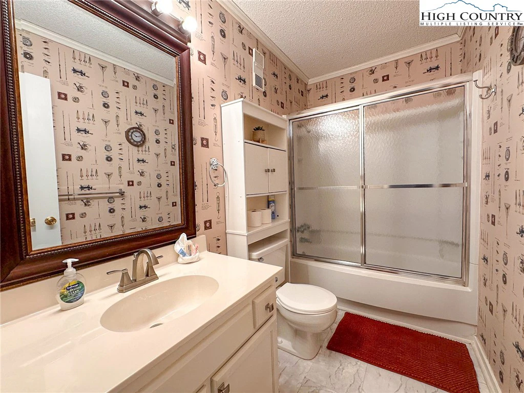Image number 4 for the current listing