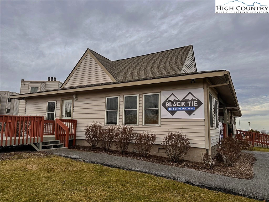 Image number 9 for the current listing