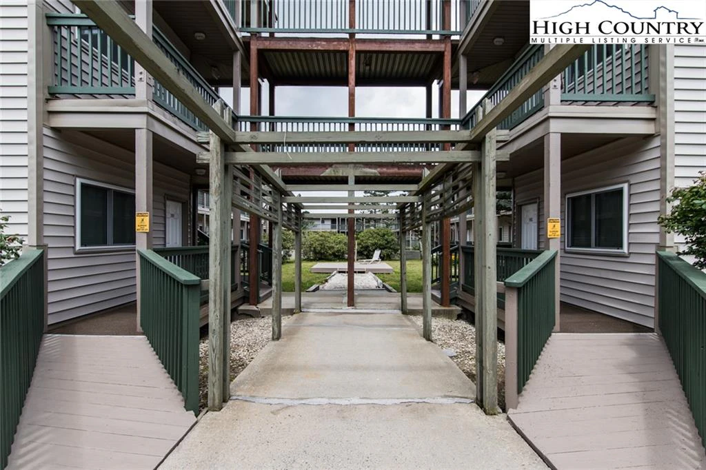 Image number 5 for the current listing