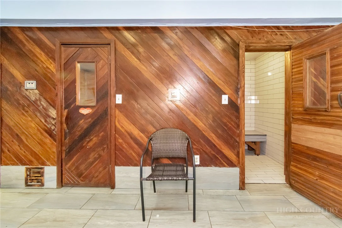 Image number 10 for the current listing