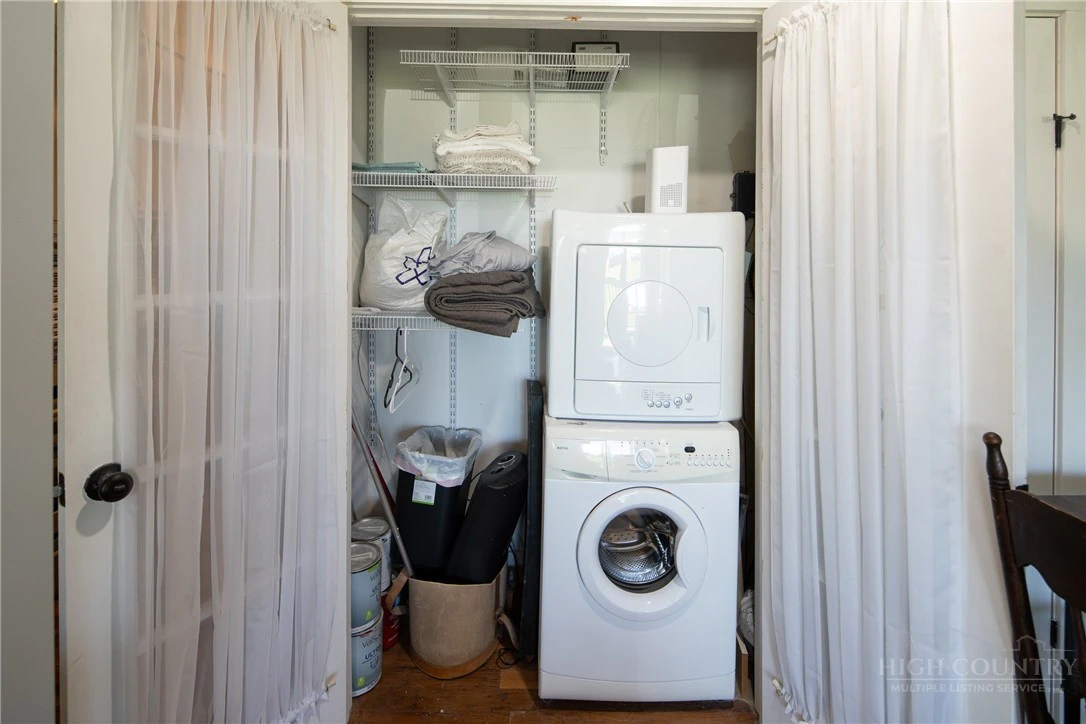 Image number 41 for the current listing