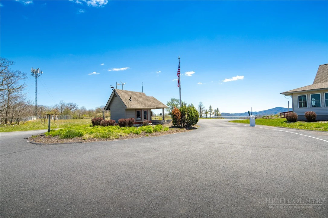 Image number 5 for the current listing