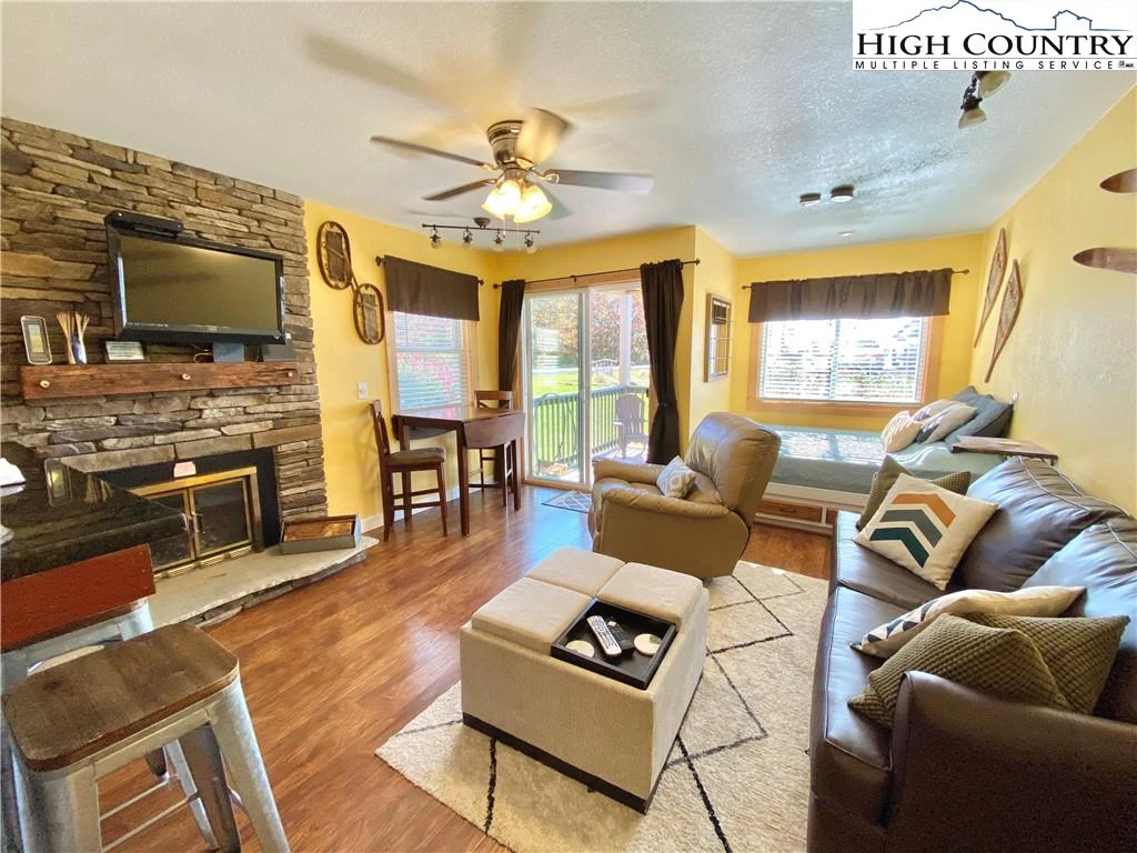 Image number 1 for the current listing