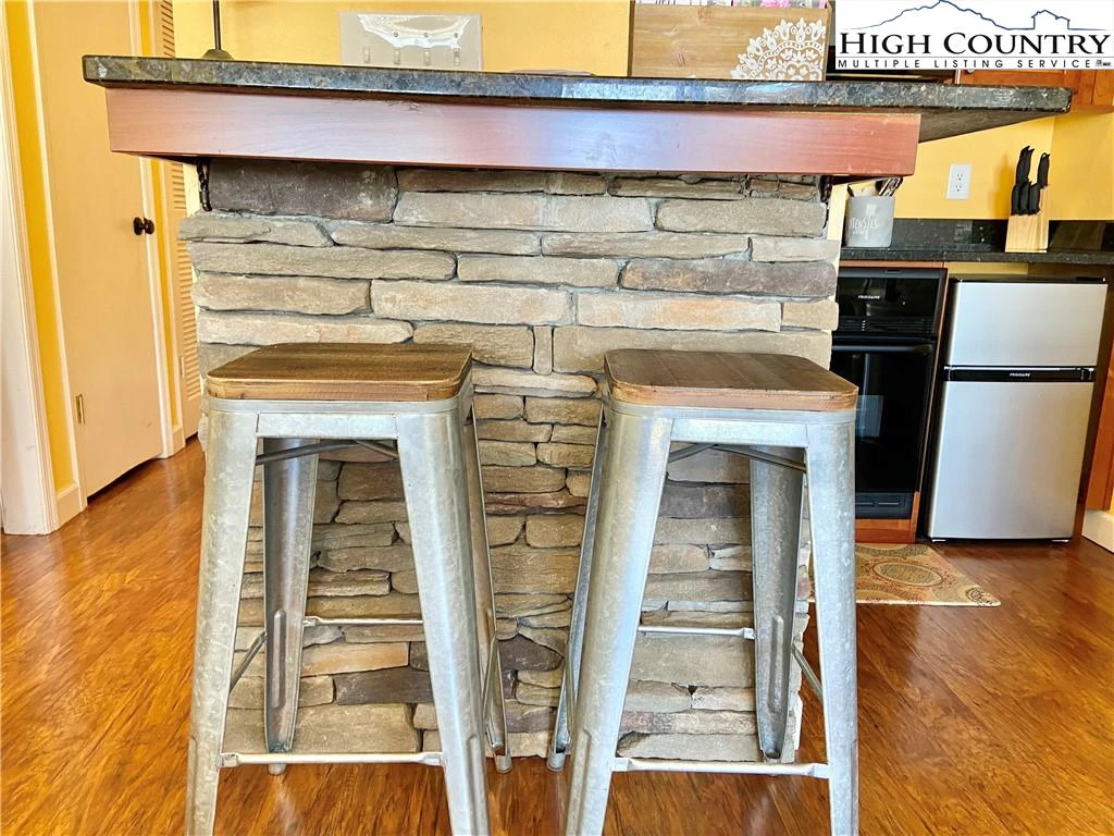 Image number 6 for the current listing