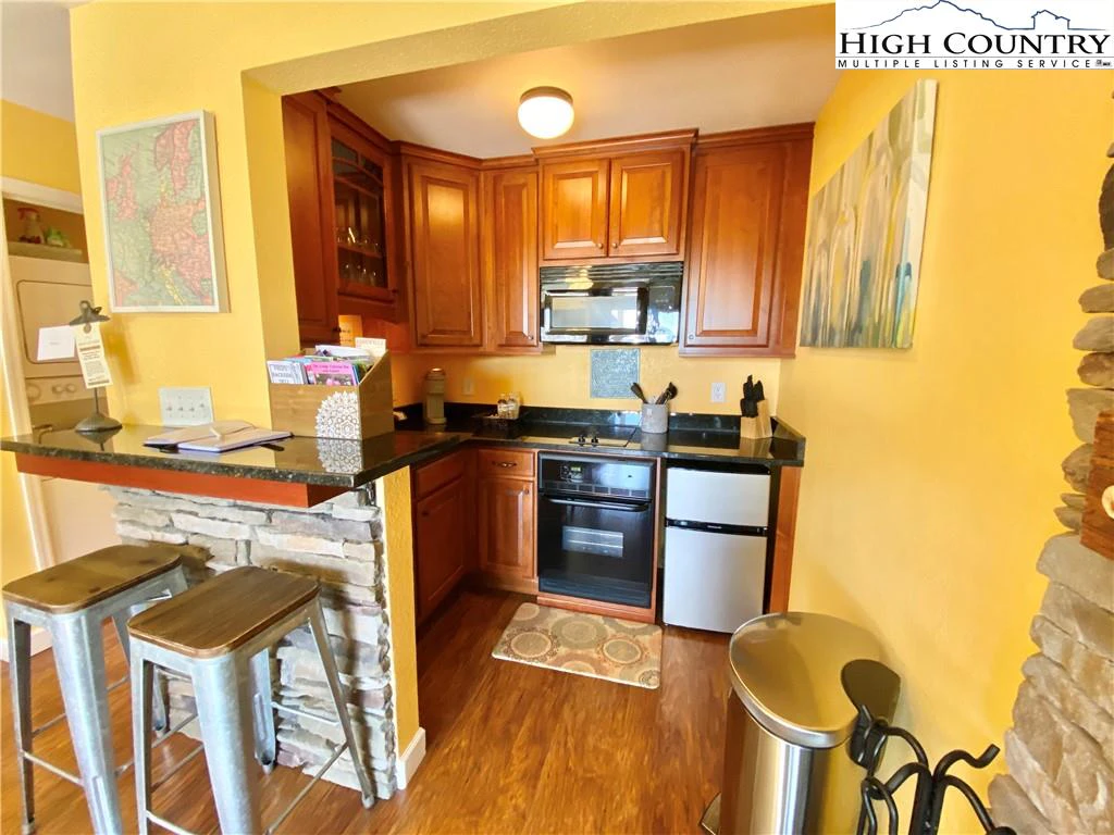 Image number 7 for the current listing