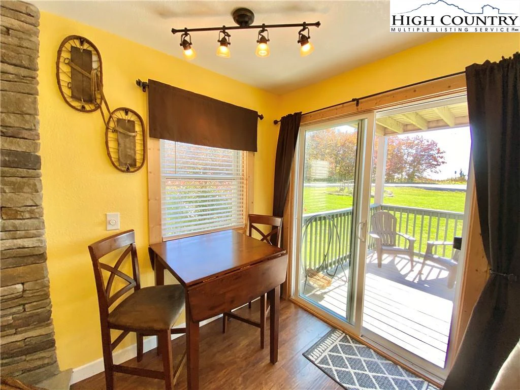 Image number 9 for the current listing