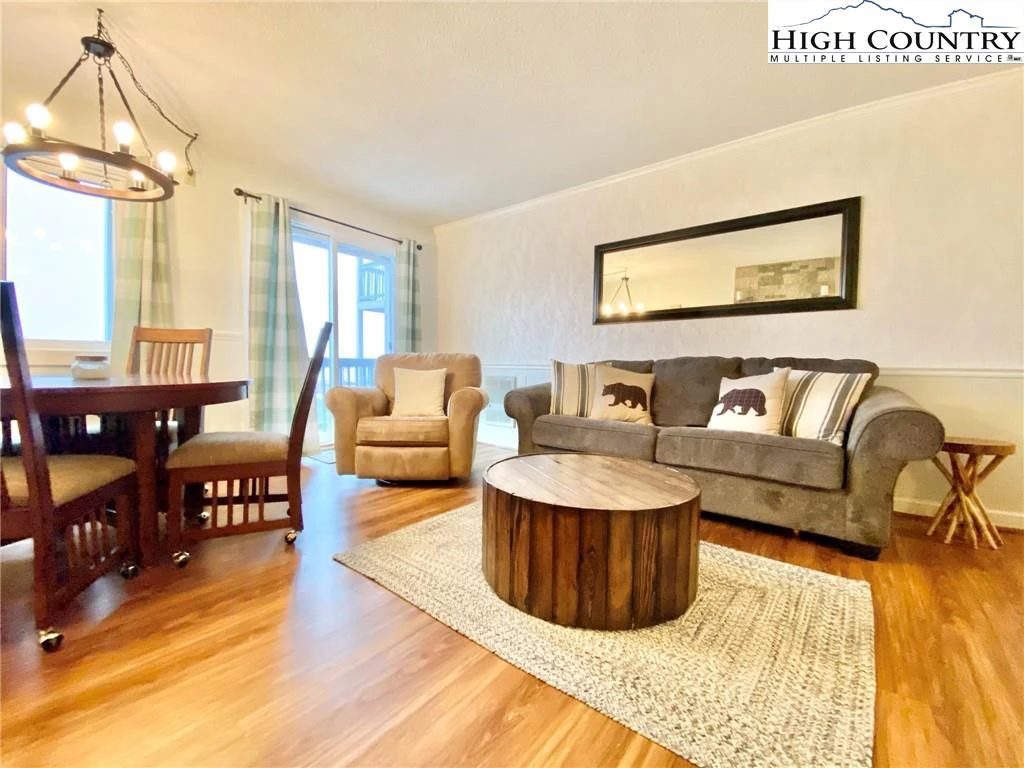 Image number 1 for the current listing