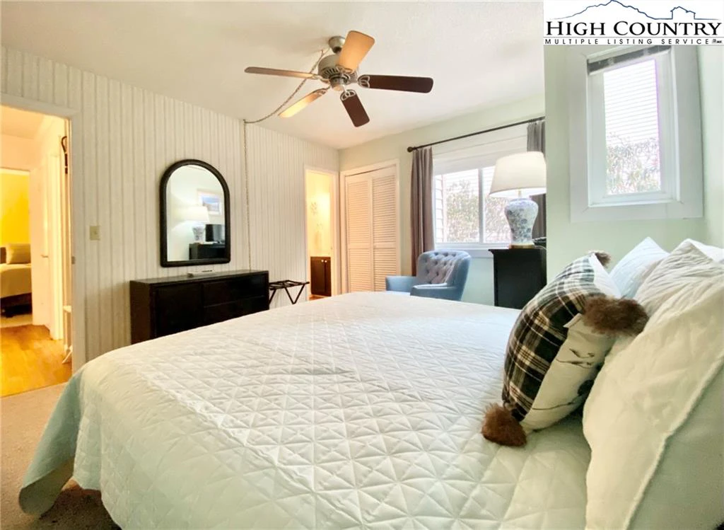 Image number 21 for the current listing