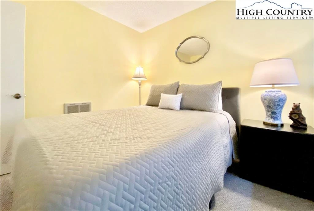 Image number 2 for the current listing