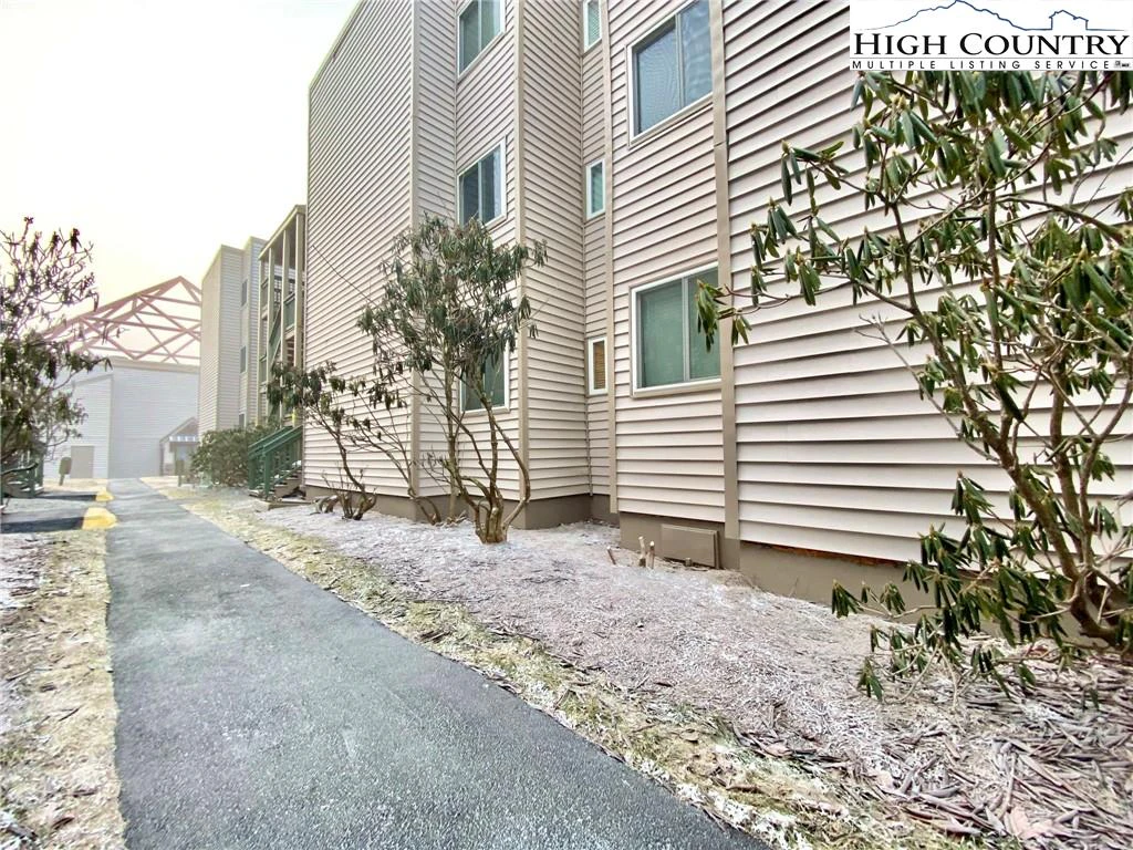 Image number 13 for the current listing
