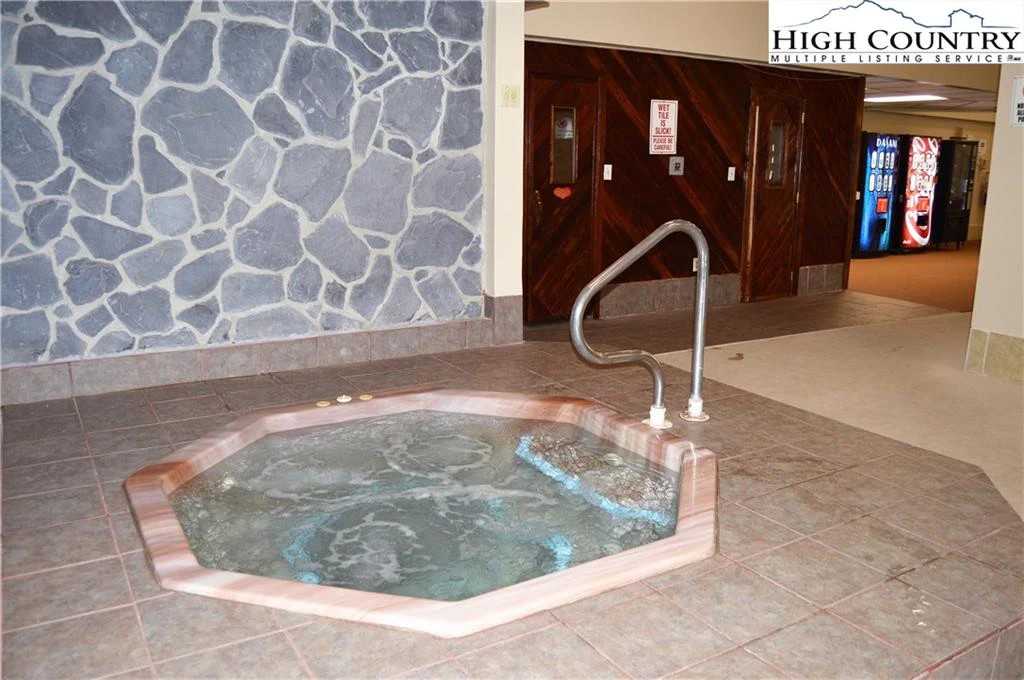 Image number 7 for the current listing