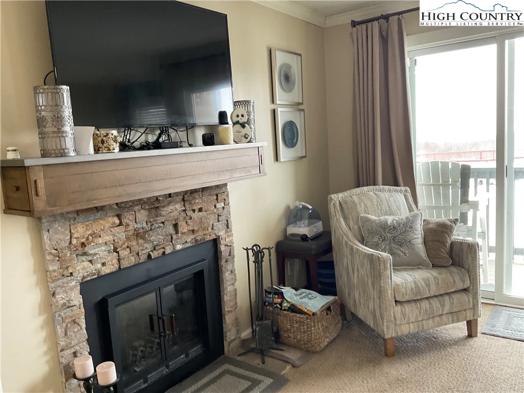 Image number 1 for the current listing