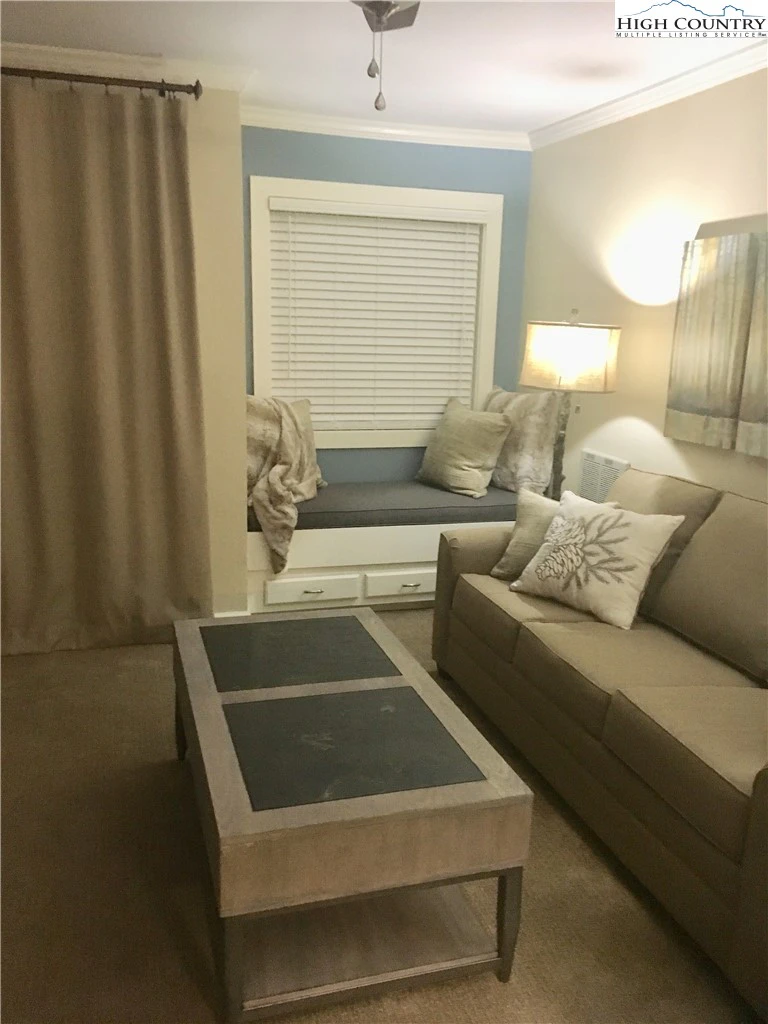 Image number 4 for the current listing