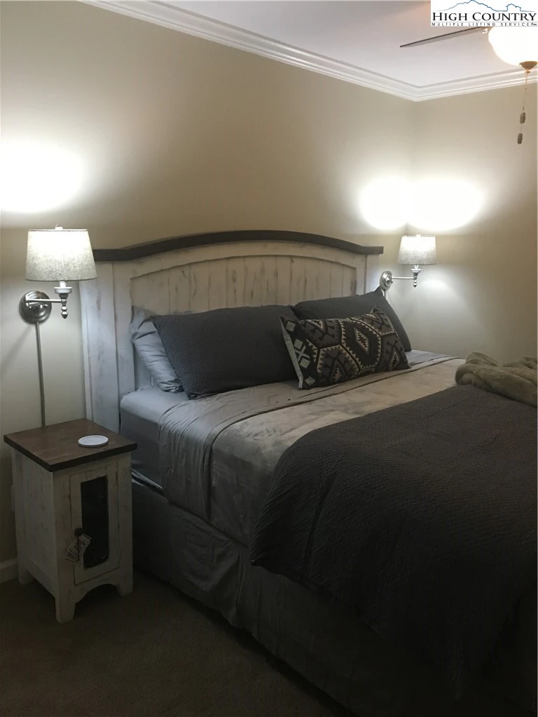 Image number 5 for the current listing