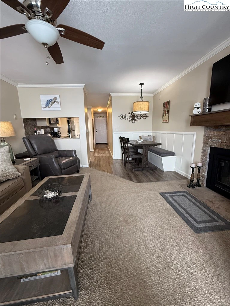 Image number 7 for the current listing