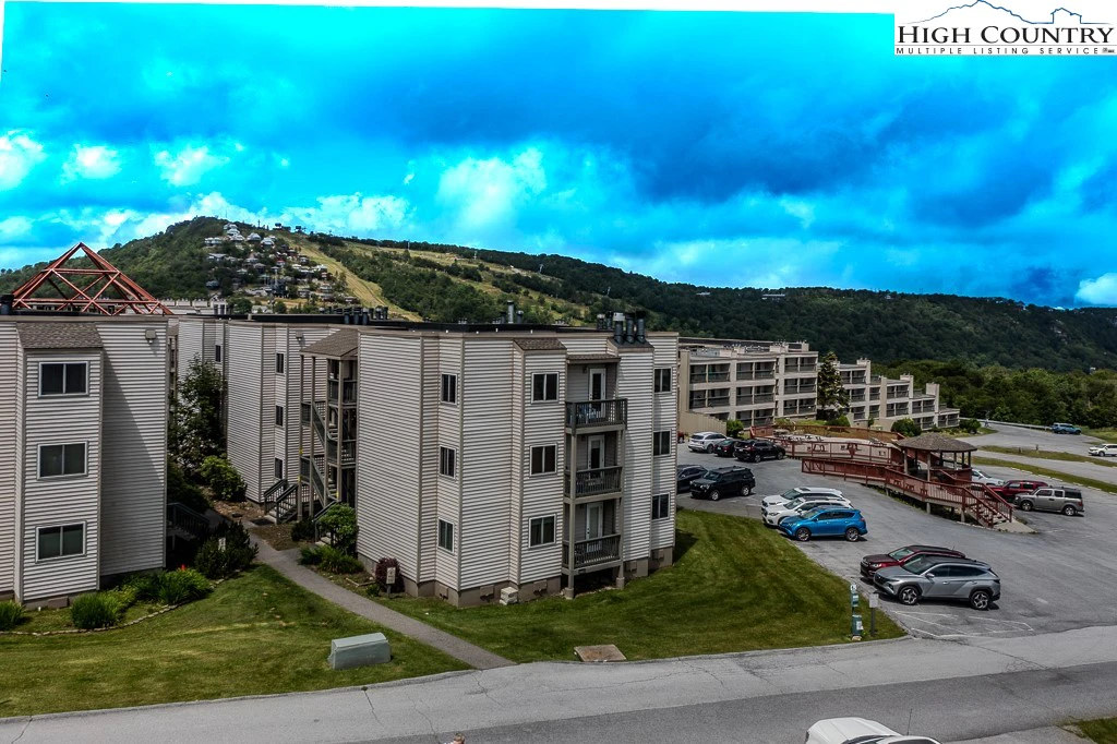 Image number 17 for the current listing