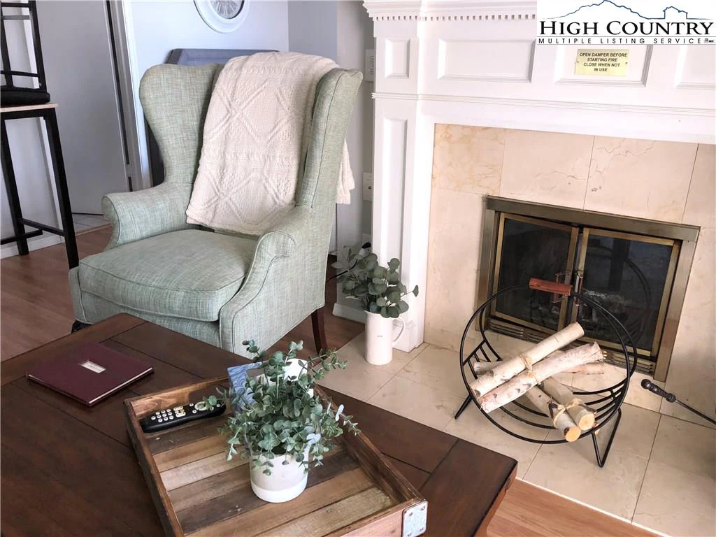 Image number 6 for the current listing