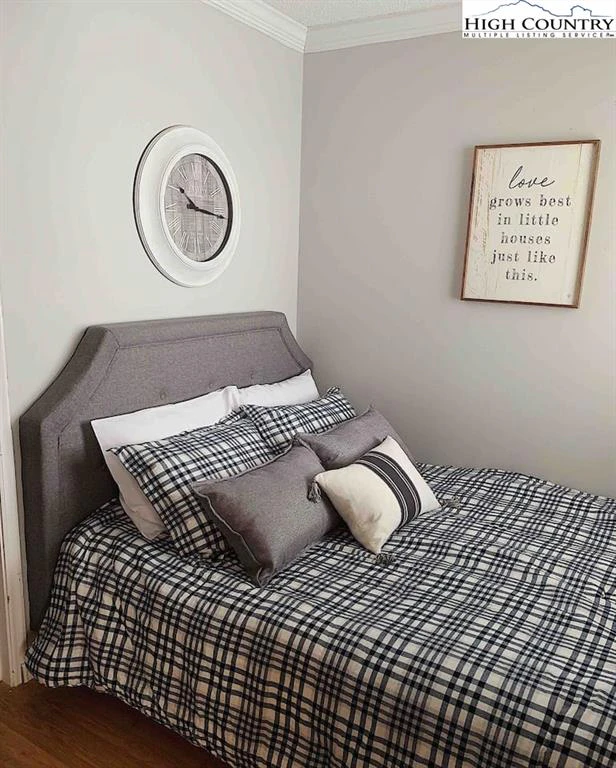 Image number 9 for the current listing