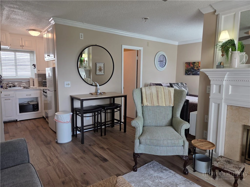 Image number 5 for the current listing