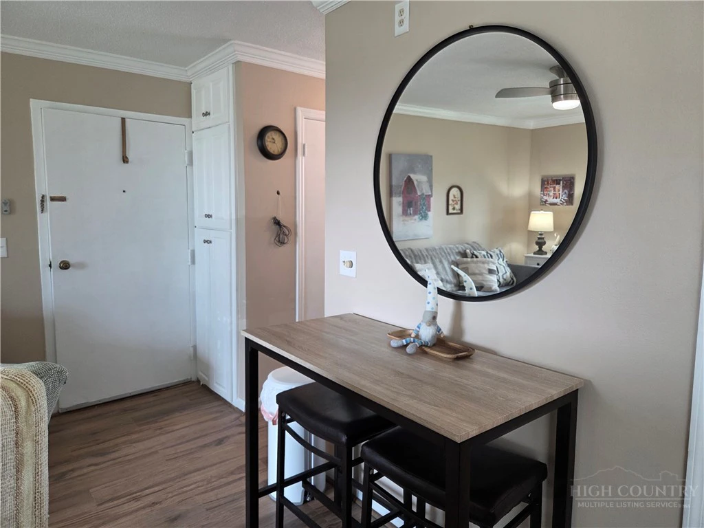 Image number 6 for the current listing