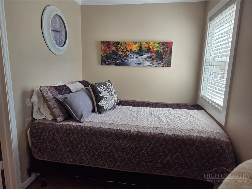 Image number 7 for the current listing