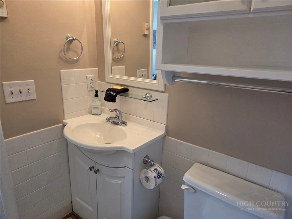 Image number 11 for the current listing
