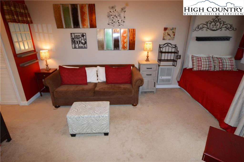 Image number 1 for the current listing