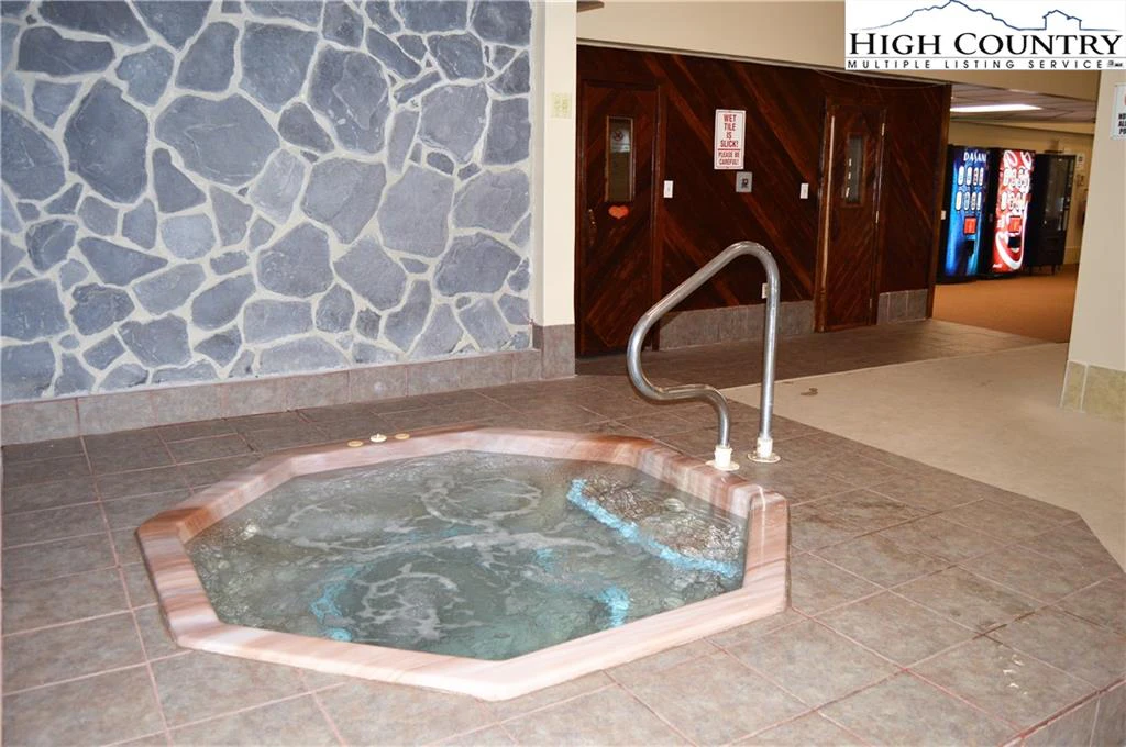 Image number 5 for the current listing