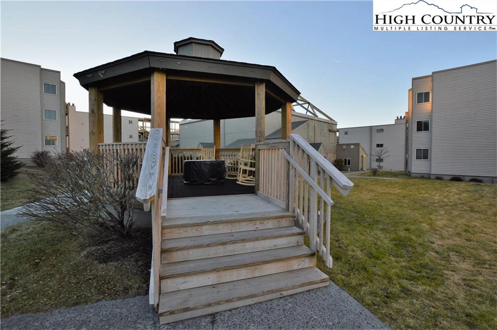 Image number 3 for the current listing