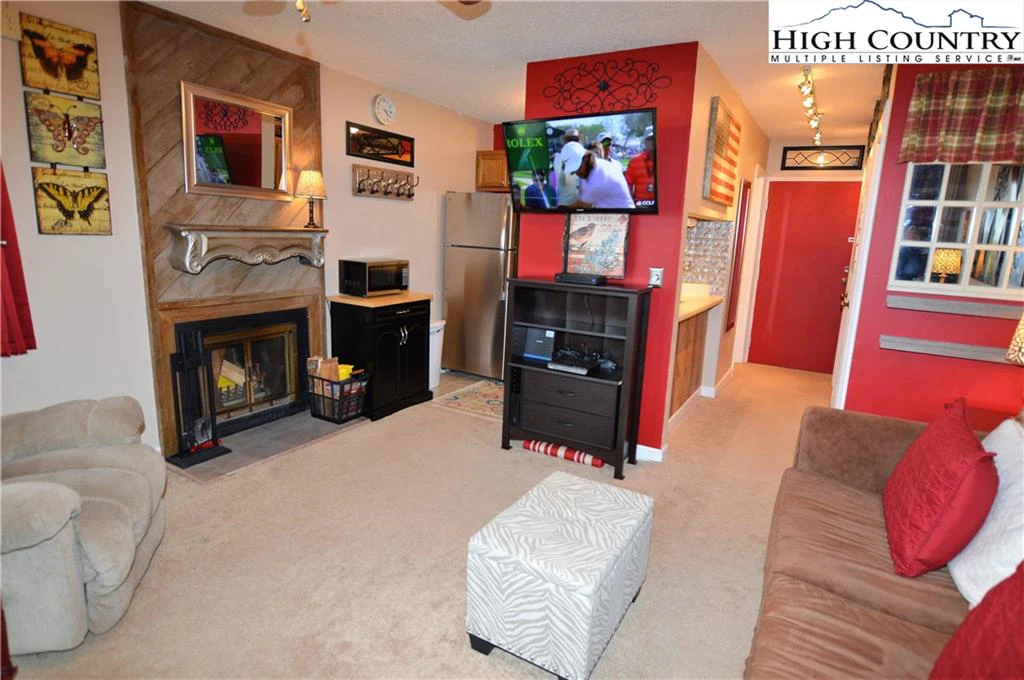 Image number 14 for the current listing