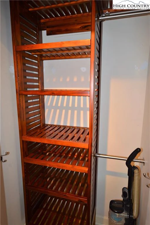 Image number 2 for the current listing