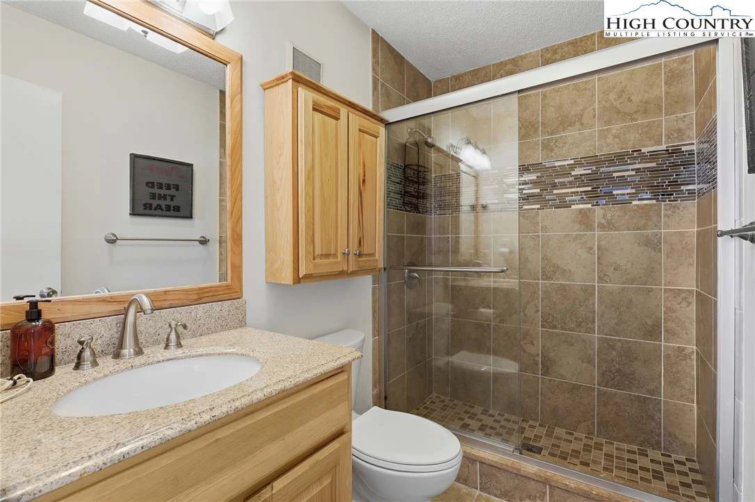 Image number 14 for the current listing