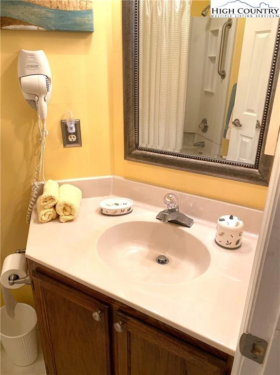Image number 2 for the current listing